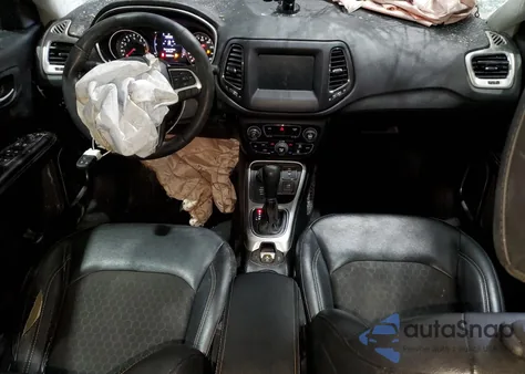 2019 Jeep Compass Latitude z USA, uszkodzony, nr VIN 3C4NJDBB2KT647983